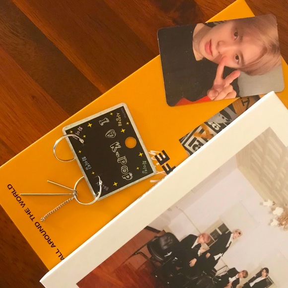 Kpop Inspired Earrings - Picture 1 of 4